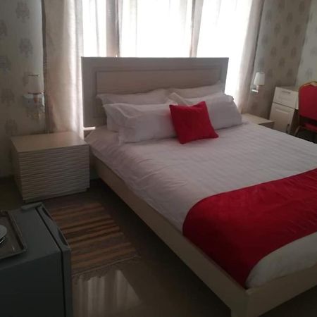 Lee Bed & Breakfast Francistown Zewnętrze zdjęcie