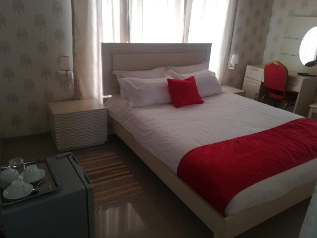 Lee Bed & Breakfast Francistown Zewnętrze zdjęcie