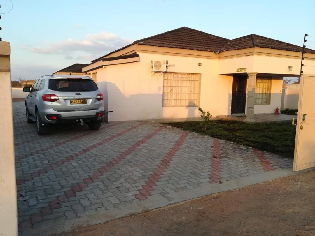 Lee Bed & Breakfast Francistown Zewnętrze zdjęcie
